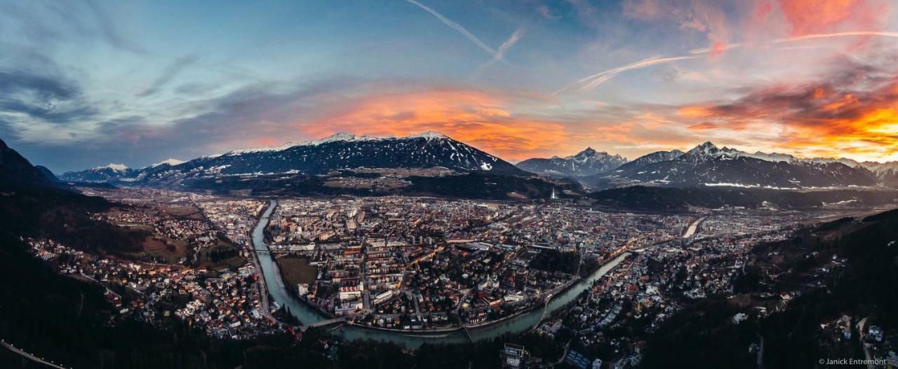 Charming, Central, Spacious Apartment Innsbruck Ngoại thất bức ảnh
